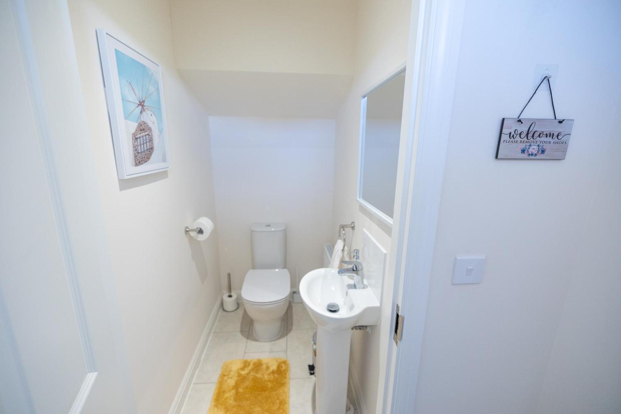 Home In Hugglescote - Long Stays Coalville Eksteriør billede