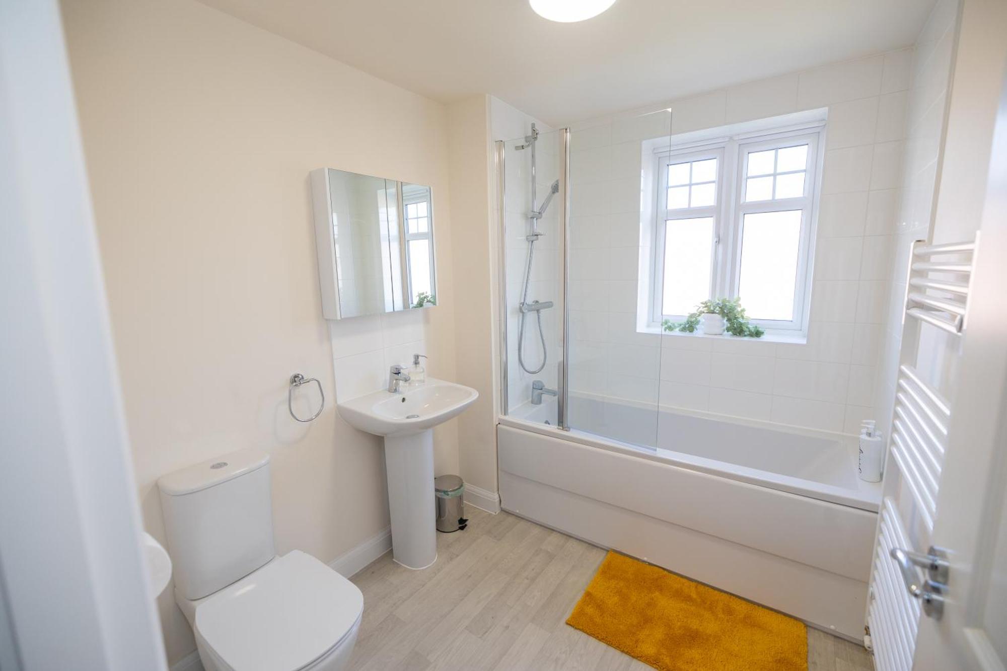 Home In Hugglescote - Long Stays Coalville Eksteriør billede