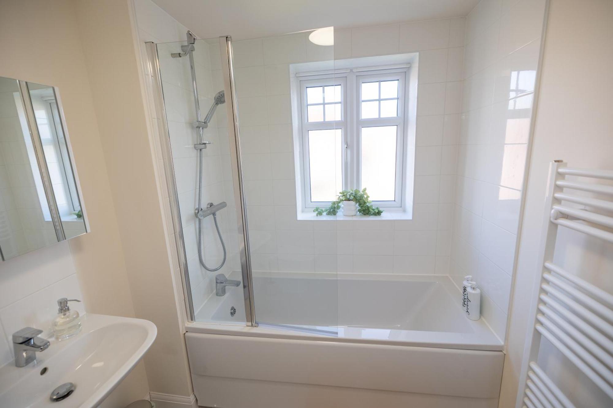 Home In Hugglescote - Long Stays Coalville Eksteriør billede