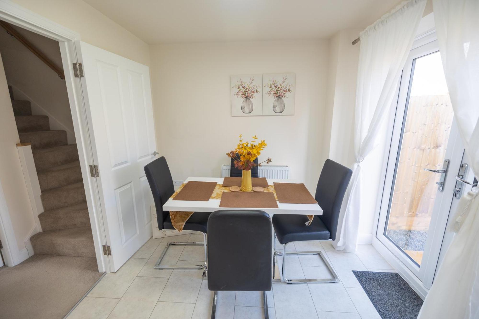 Home In Hugglescote - Long Stays Coalville Eksteriør billede
